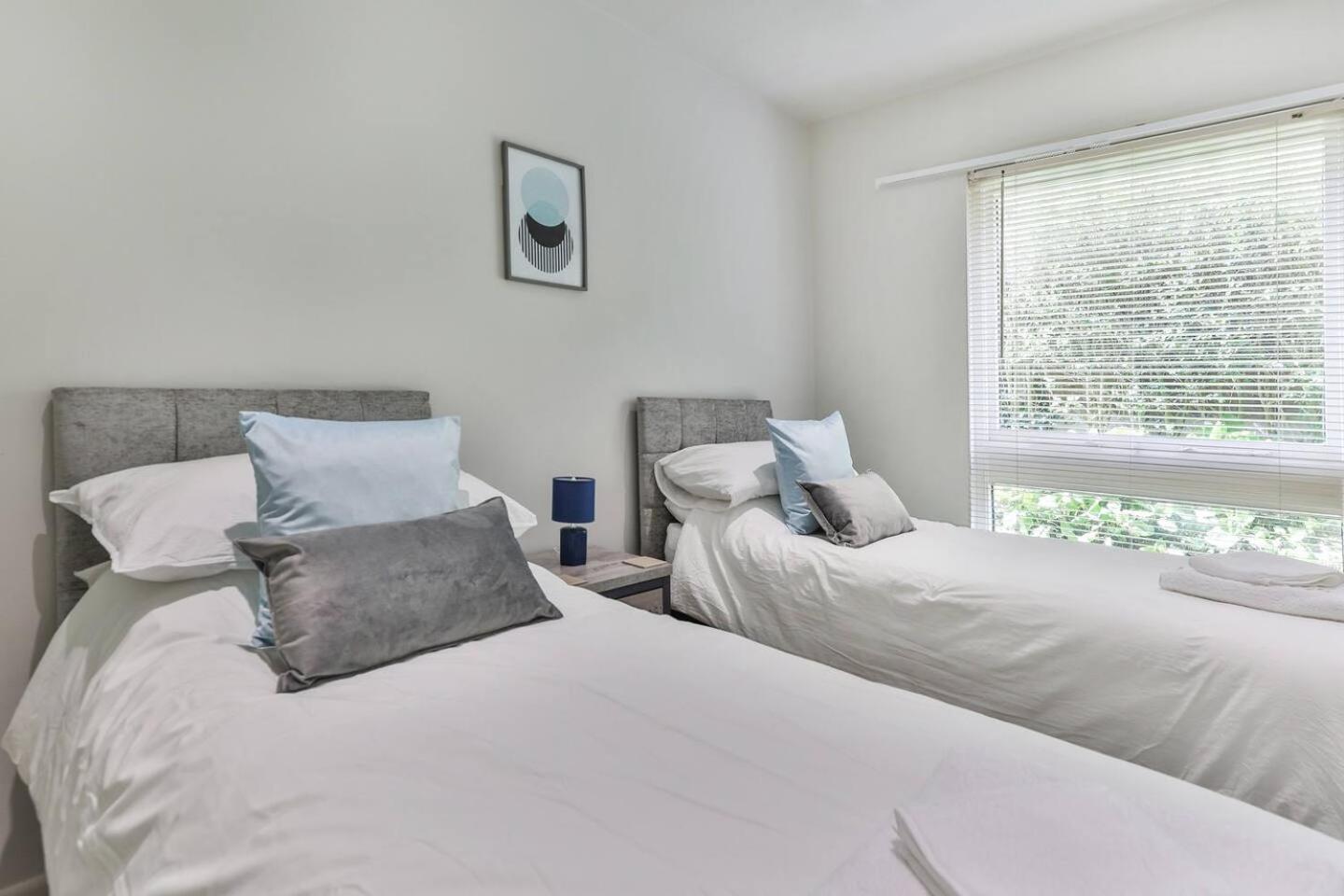 3 Bedroom Bungalow Close To Peak District With Garden เชฟฟิลด์ ภายนอก รูปภาพ