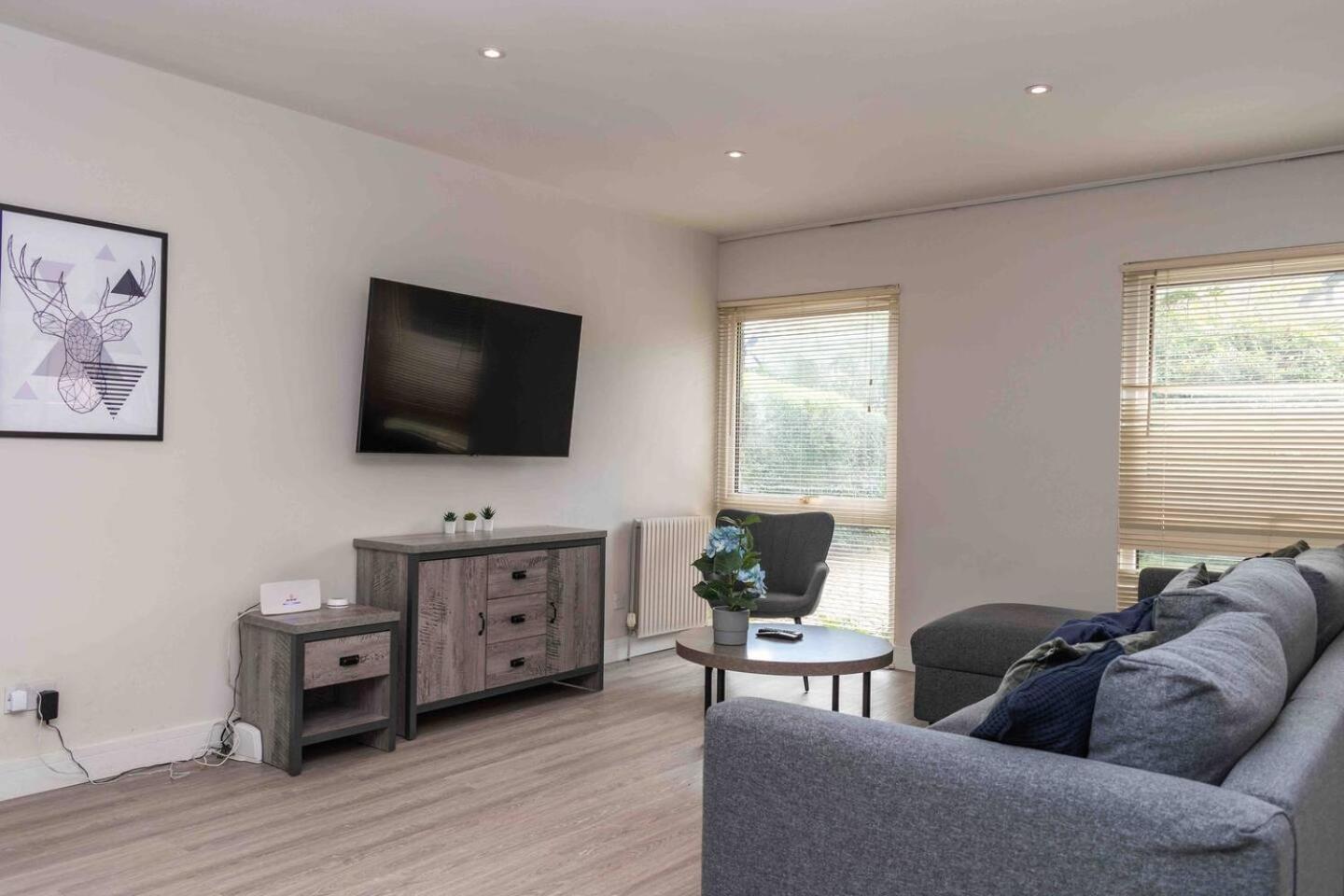 3 Bedroom Bungalow Close To Peak District With Garden เชฟฟิลด์ ภายนอก รูปภาพ