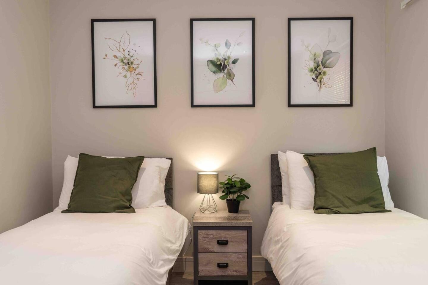 3 Bedroom Bungalow Close To Peak District With Garden เชฟฟิลด์ ภายนอก รูปภาพ
