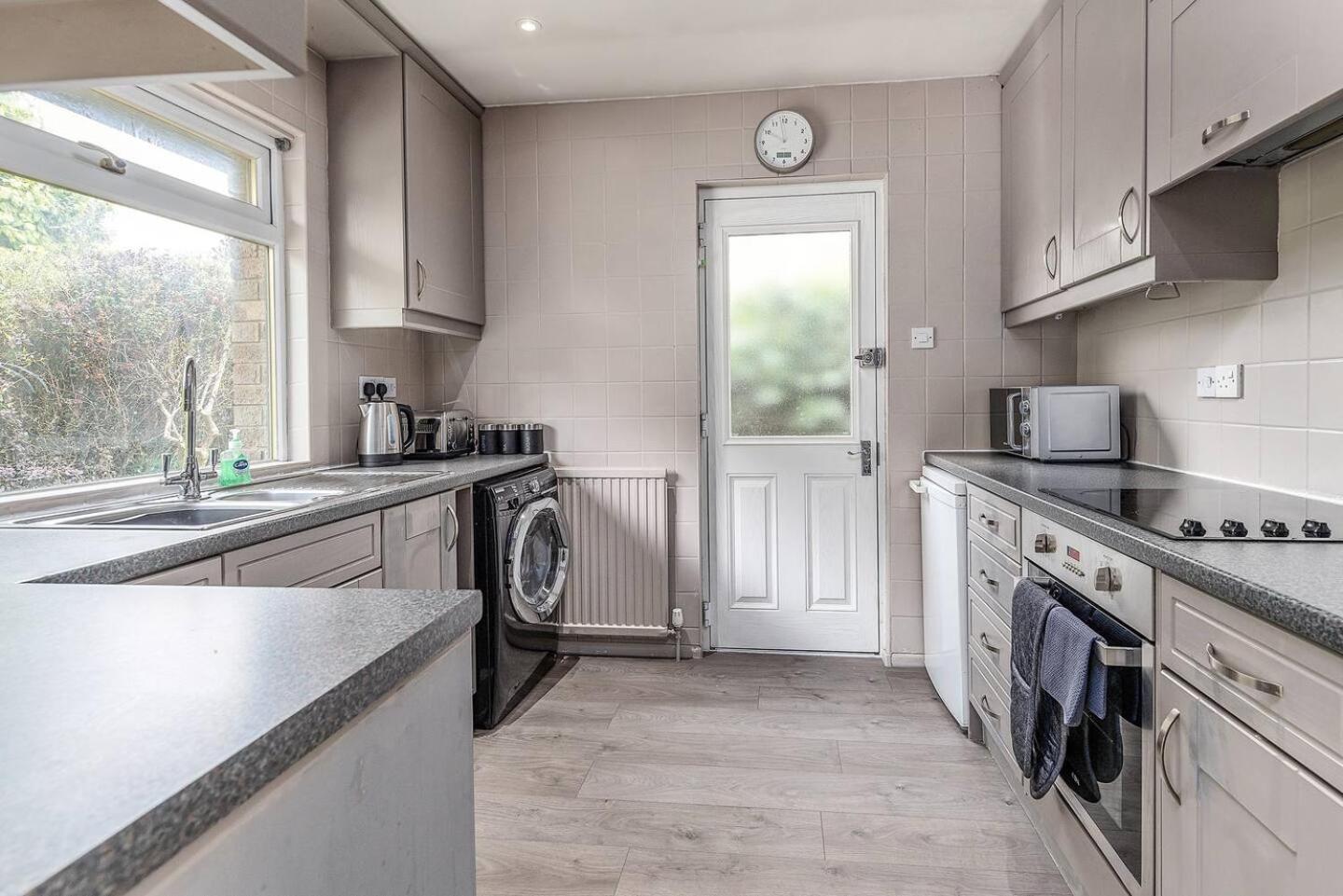 3 Bedroom Bungalow Close To Peak District With Garden เชฟฟิลด์ ภายนอก รูปภาพ