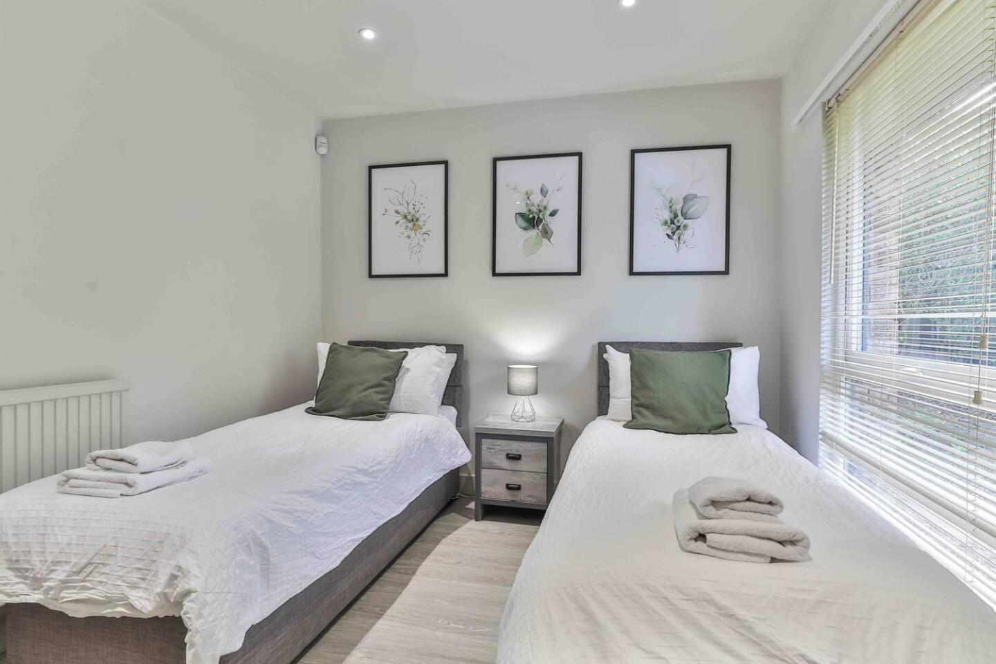 3 Bedroom Bungalow Close To Peak District With Garden เชฟฟิลด์ ภายนอก รูปภาพ