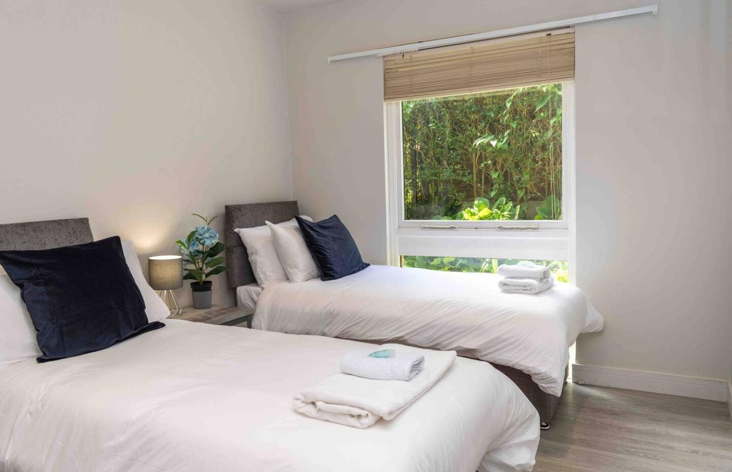 3 Bedroom Bungalow Close To Peak District With Garden เชฟฟิลด์ ภายนอก รูปภาพ
